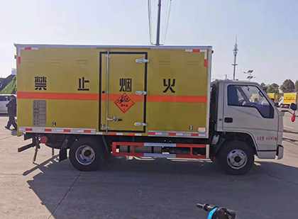 安多爆破器材运输车技术升级与安全合规新趋势